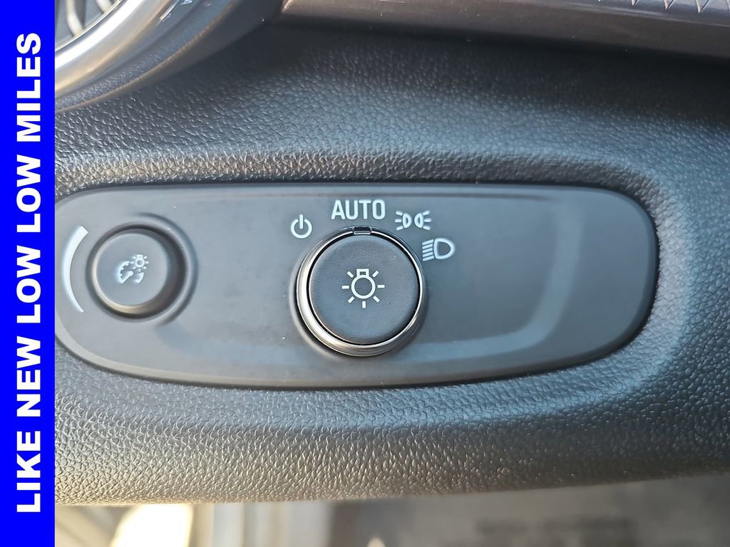 Used 2025 Chevrolet Trax ACTIV w/ Driver Confidence Package image 25