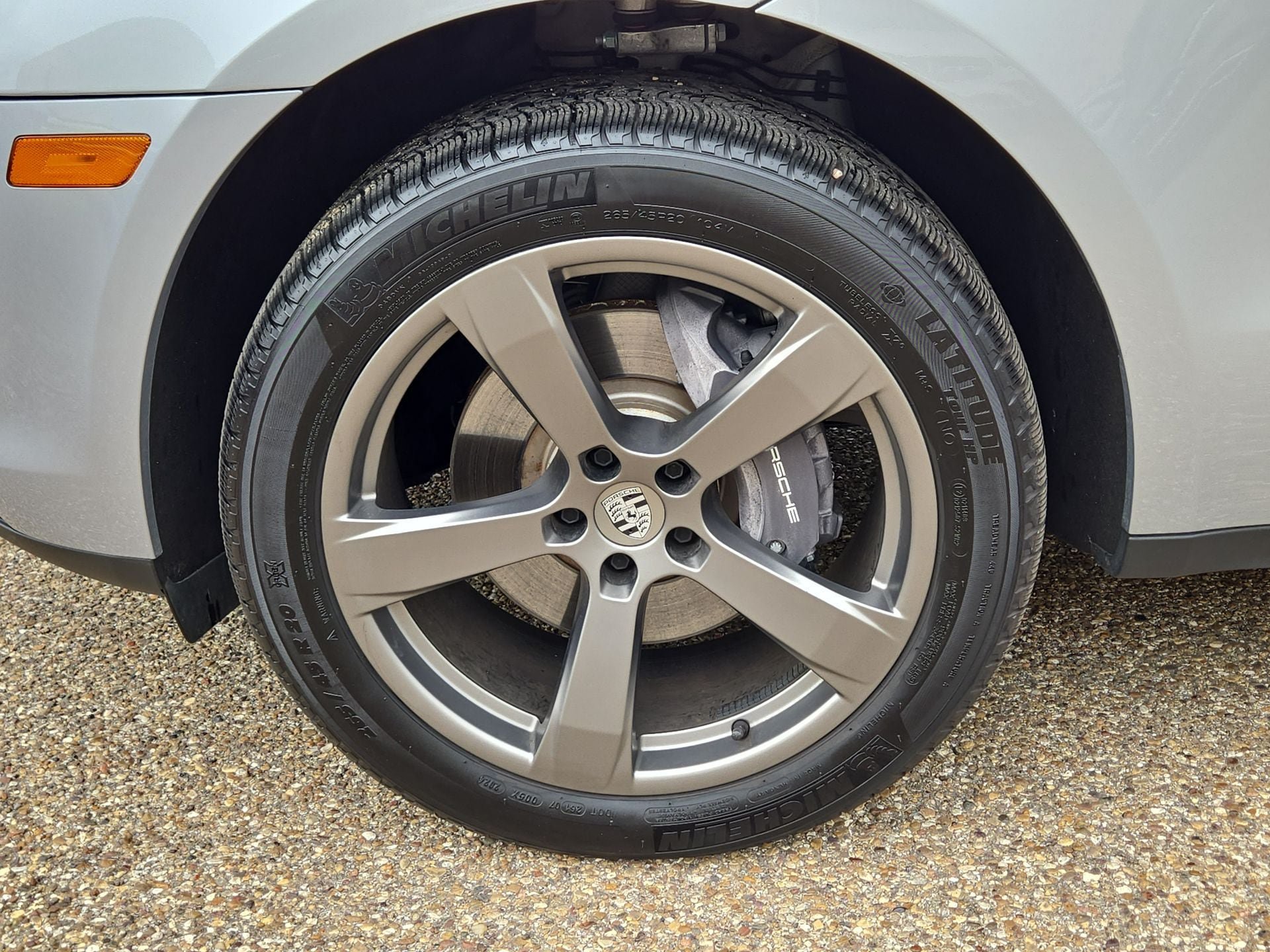 Used 2025 Porsche Macan AWD/4WD image 11