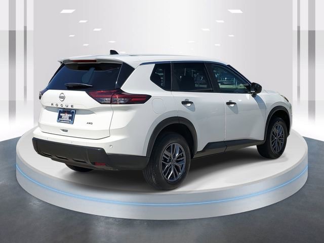 Used 2024 Nissan Rogue S image 4