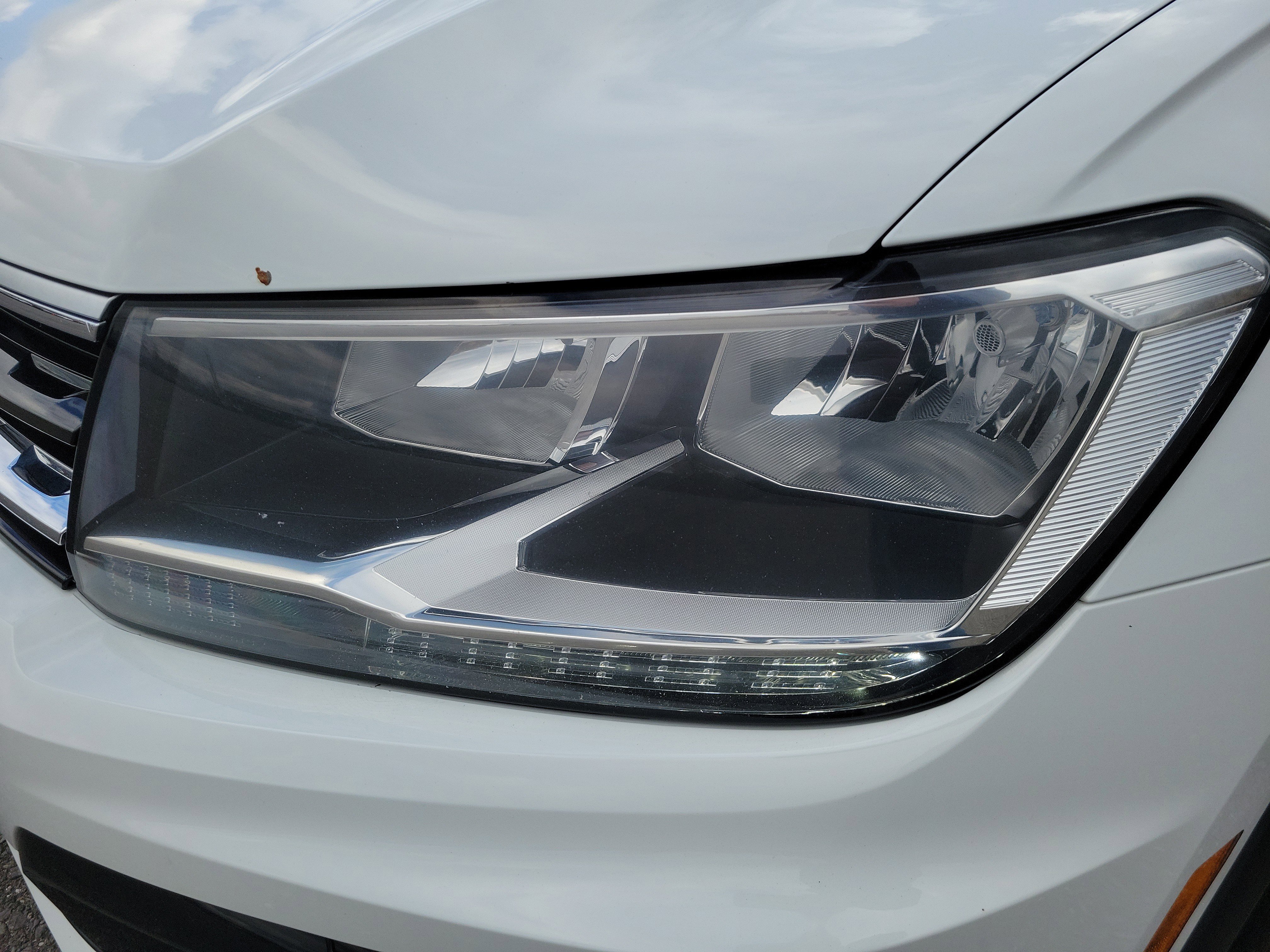 Used 2019 Volkswagen Tiguan SEL Premium R-Line image 9