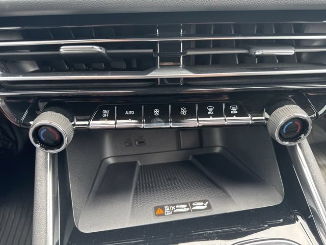 New 2026 Chevrolet Traverse High Country w/ LPO, Floor Liner Package FWD image 8