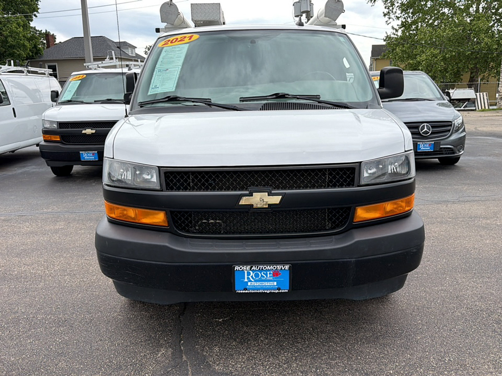 Used 2021 Chevrolet Express 2500 w/ Driver Convenience Package RWD image 2