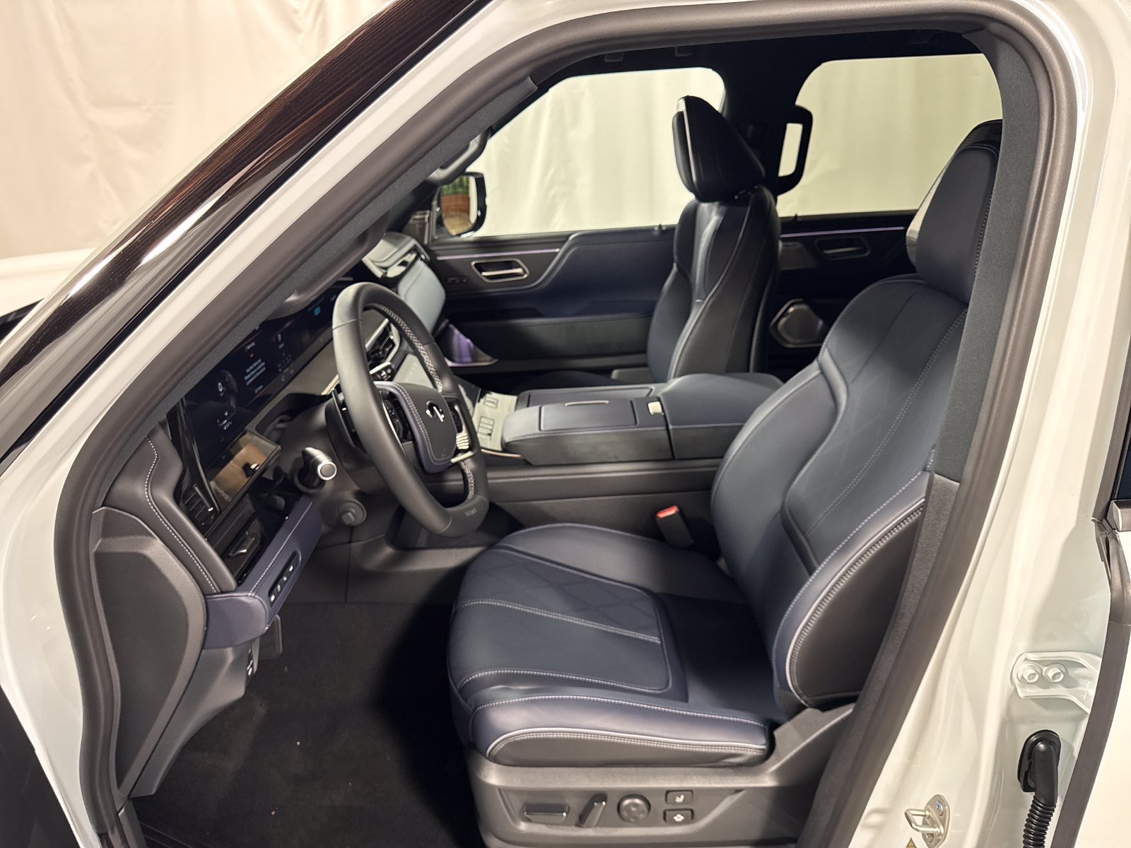 New 2027 INFINITI QX80 Sensory w/ Sport Exterior Package AWD/4WD image 3