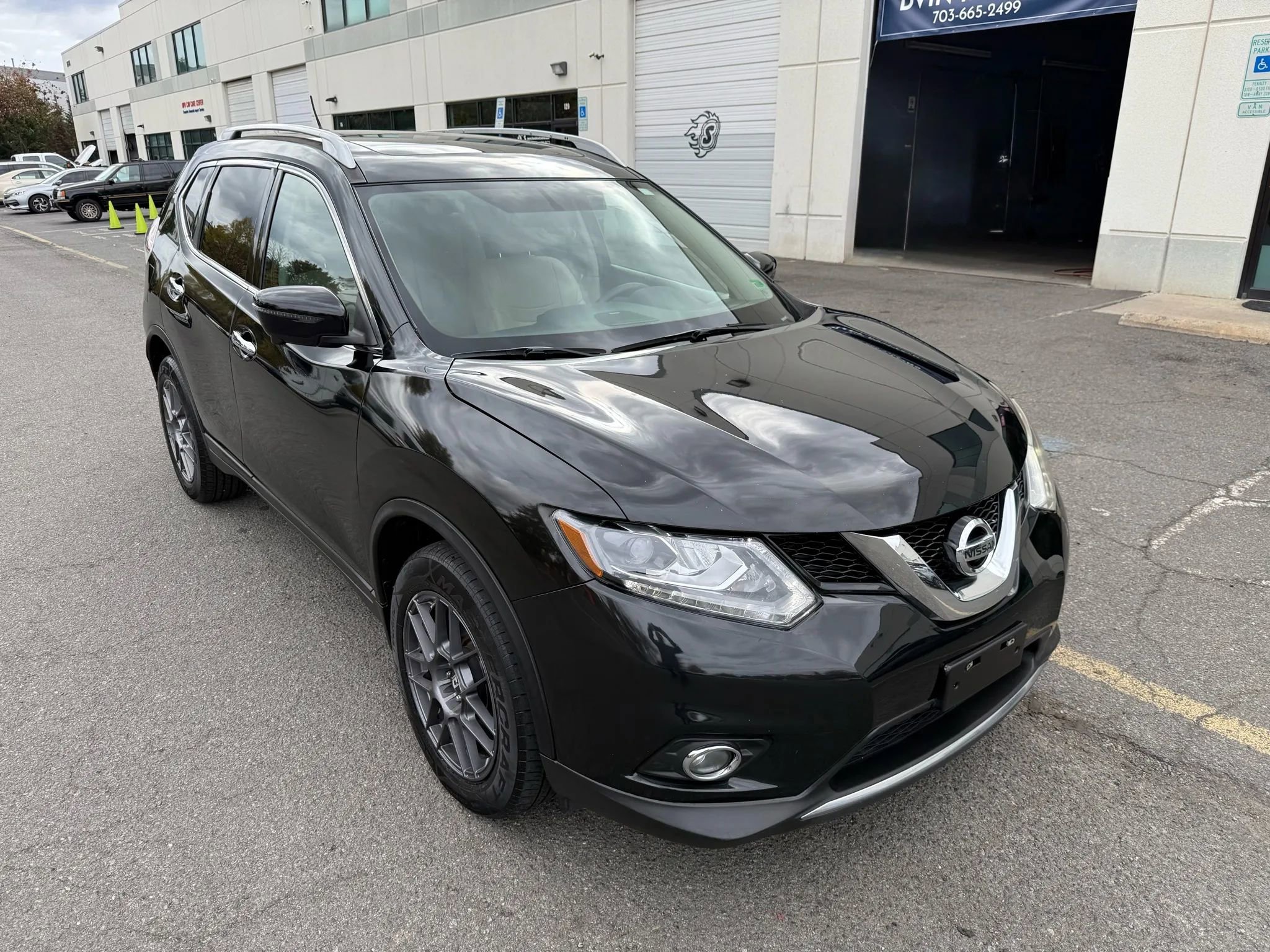 Used 2016 Nissan Rogue SL w/ SL Premium Package image 13