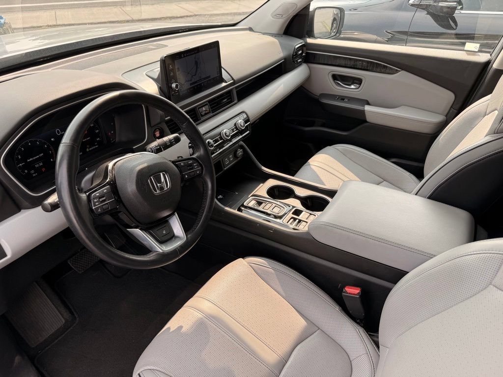 Used 2023 Honda Pilot Elite image 2