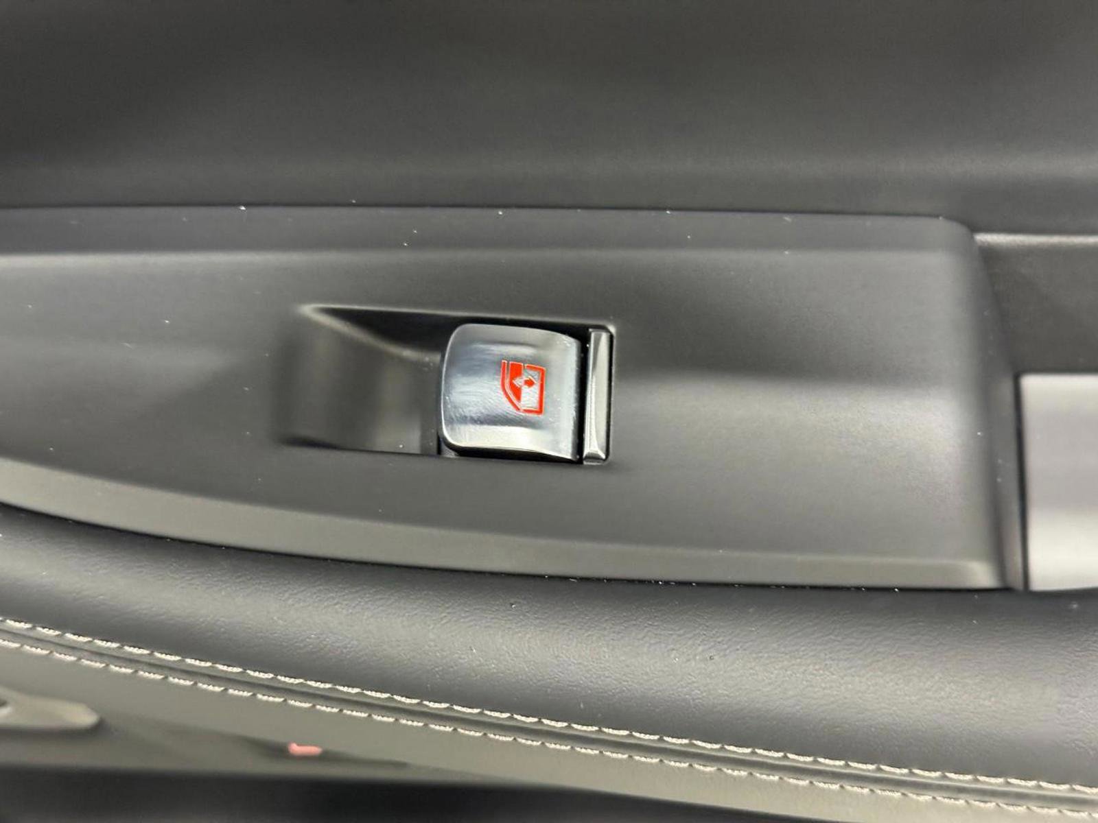 Used 2022 BMW 750i xDrive w/ Executive Package image 23