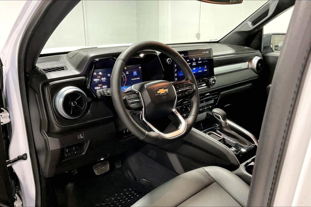 Used 2025 Chevrolet Colorado LT w/ LT Convenience Package image 16