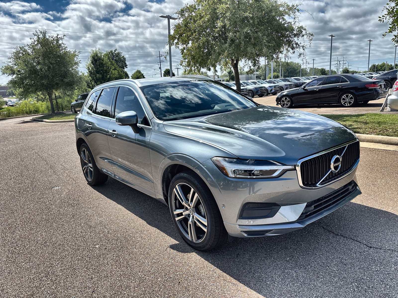 Used 2019 Volvo XC60 T5 Momentum w/ Premium Package FWD image 11