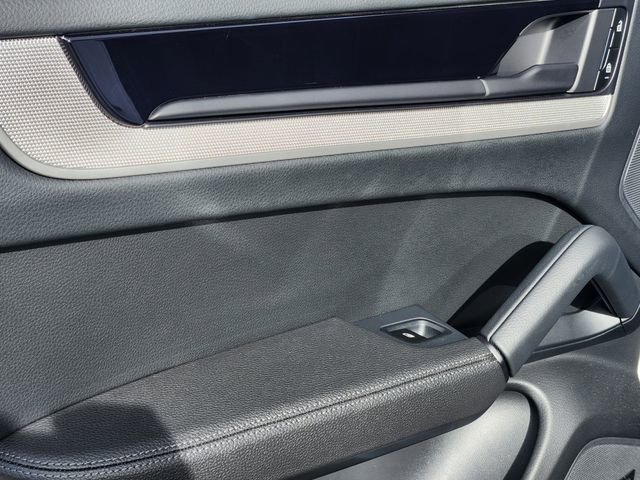 Used 2024 Porsche Cayenne image 15