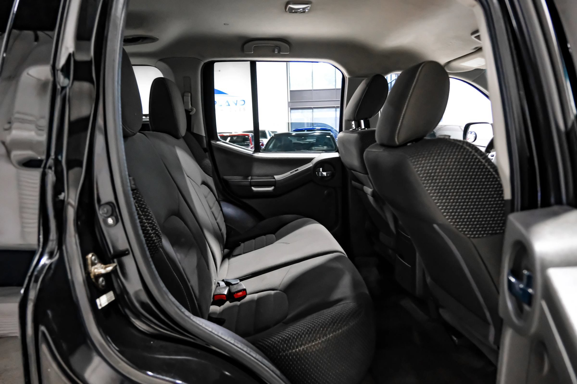 Used 2015 Nissan Xterra PRO-4X AWD/4WD image 32