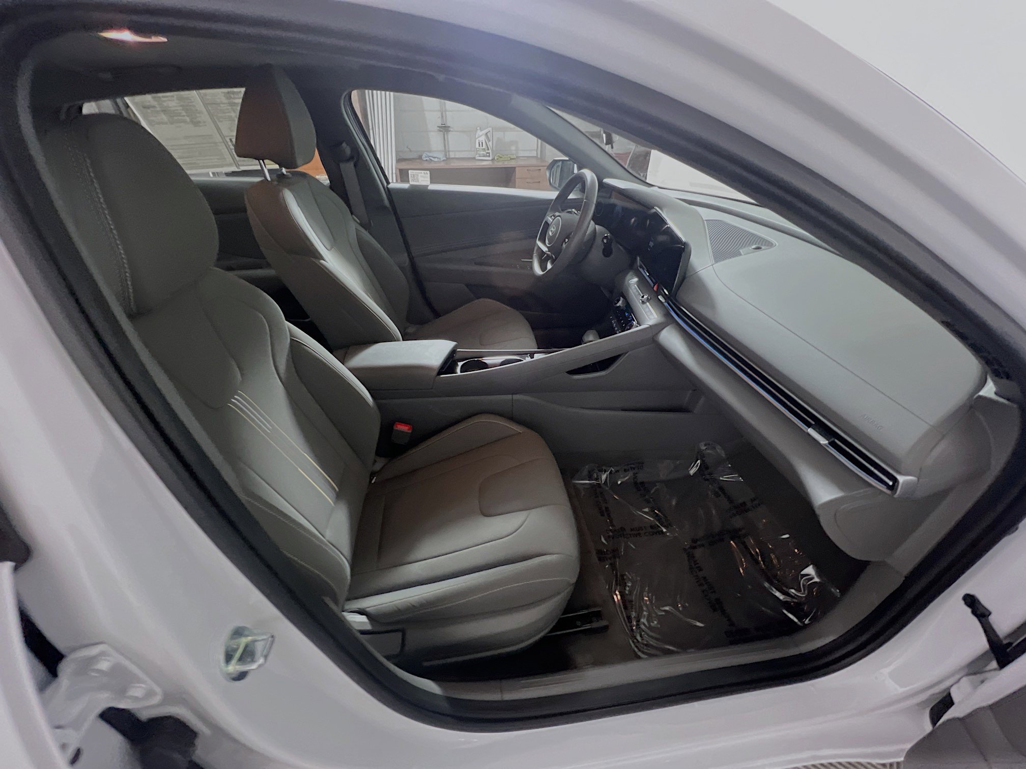 Used 2025 Hyundai Elantra SEL image 31