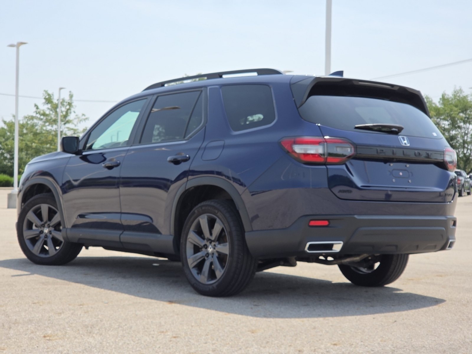 Used 2025 Honda Pilot Sport image 15