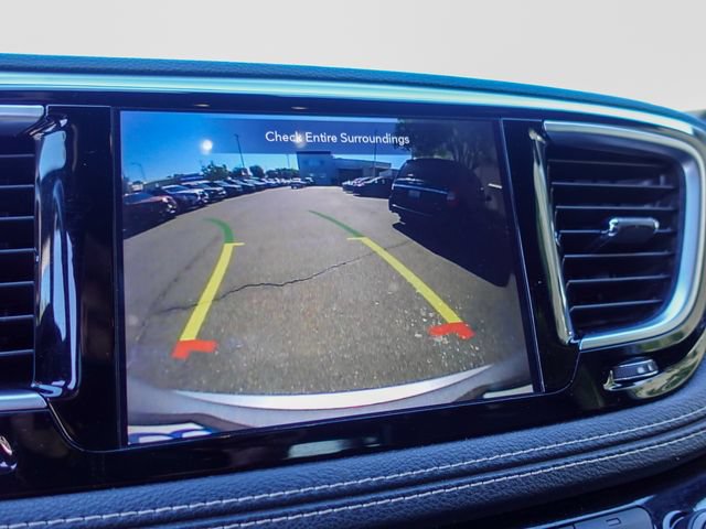 Used 2020 Chrysler Pacifica Limited w/ S Appearance Package FWD image 18