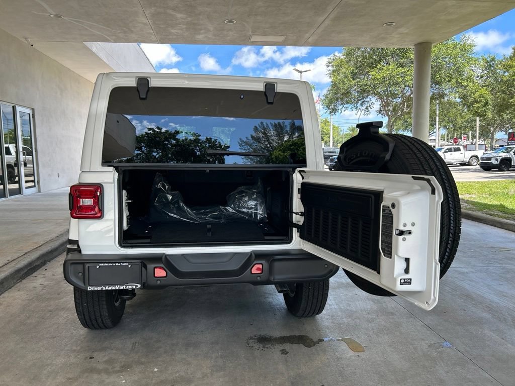 Used 2025 Jeep Wrangler Unlimited Sahara AWD/4WD image 36