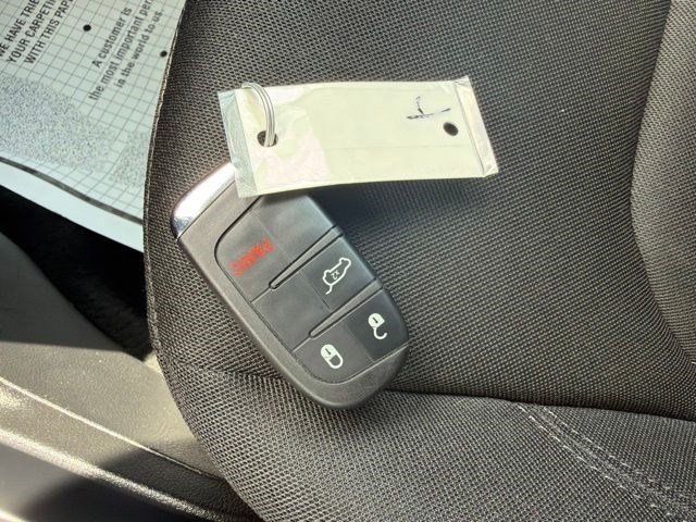 Used 2019 Jeep Renegade Latitude FWD image 27