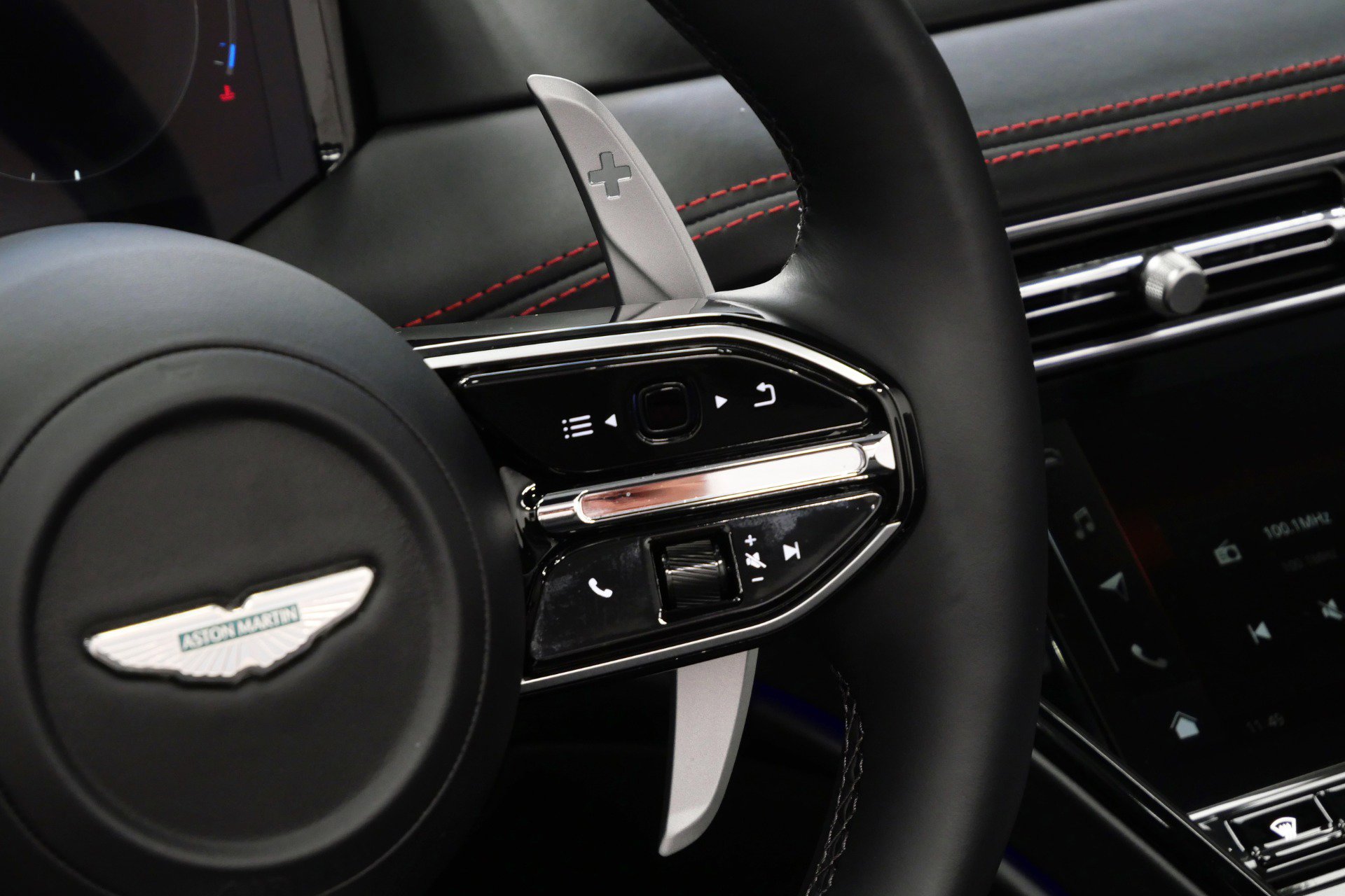 Used 2025 Aston Martin DB12 Convertible RWD image 32