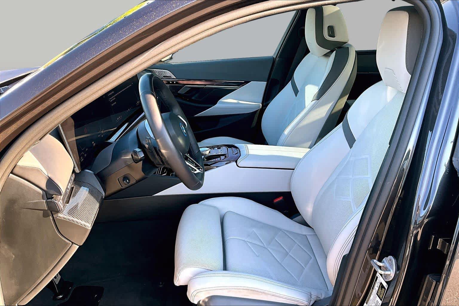 Used 2026 BMW 550e xDrive AWD/4WD image 7