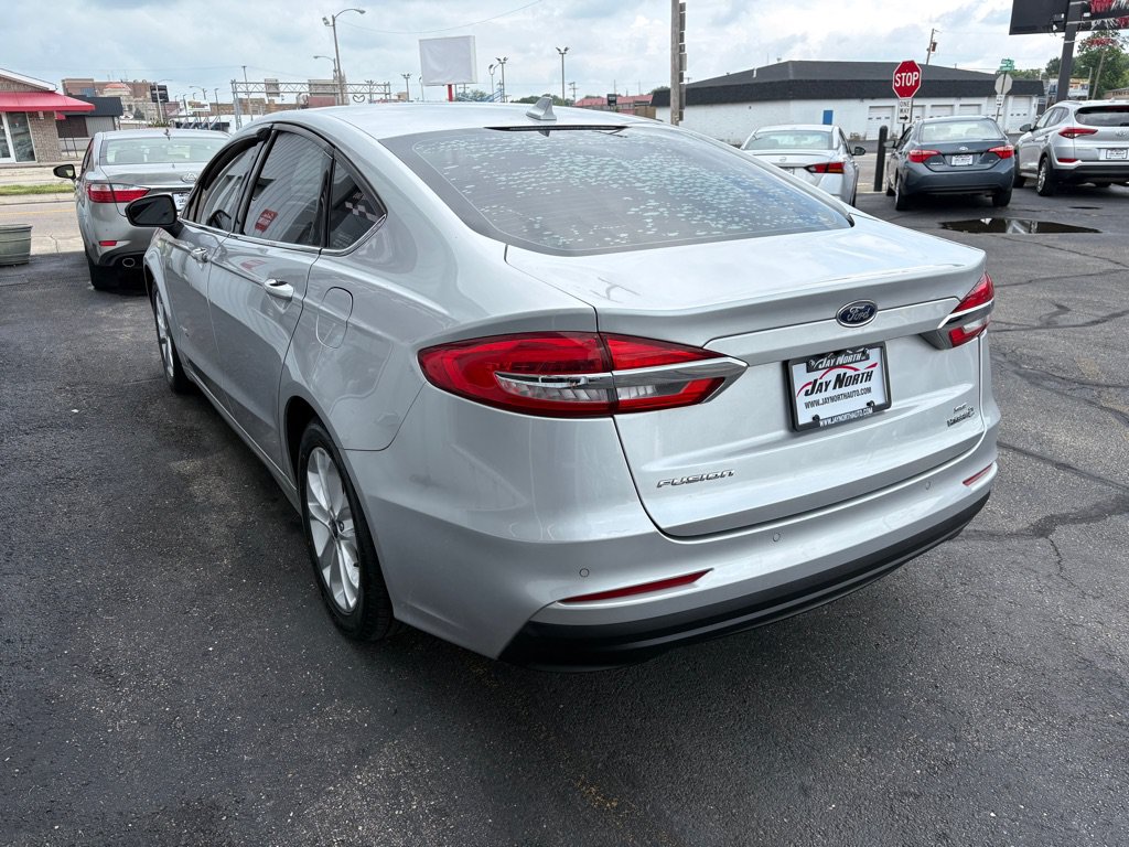 Used 2019 Ford Fusion SE FWD image 5