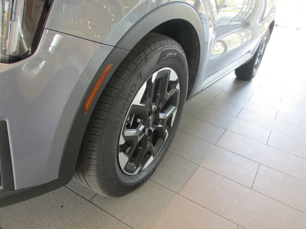 Used 2025 Kia Sorento S image 13