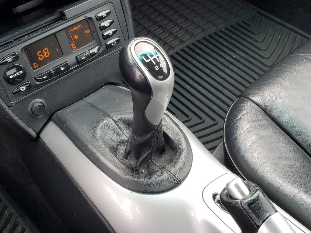 Used 2001 Porsche 911 Carrera RWD image 11
