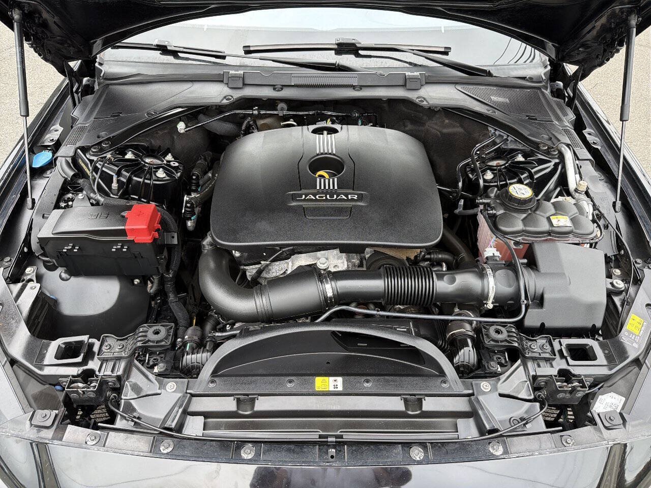 Used 2017 Jaguar XE RWD image 12
