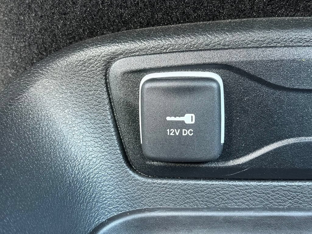 Certified 2025 Chrysler Pacifica Select FWD image 32
