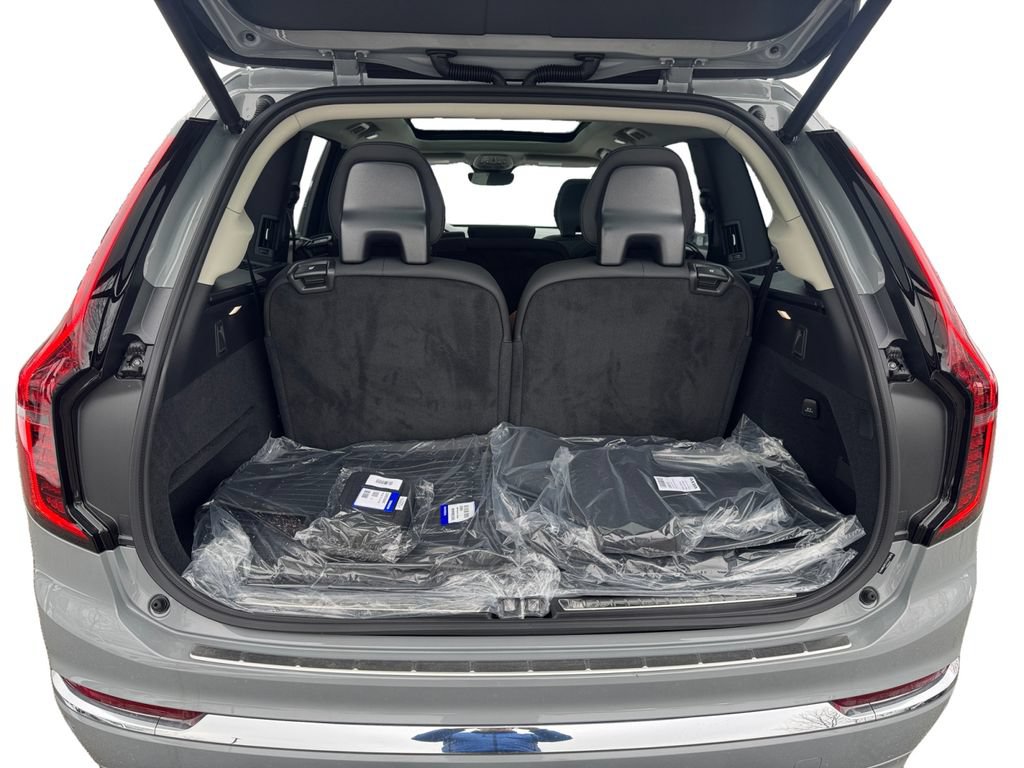 New 2026 Volvo XC90 B6 Plus w/ Protection Package Premier AWD/4WD image 6