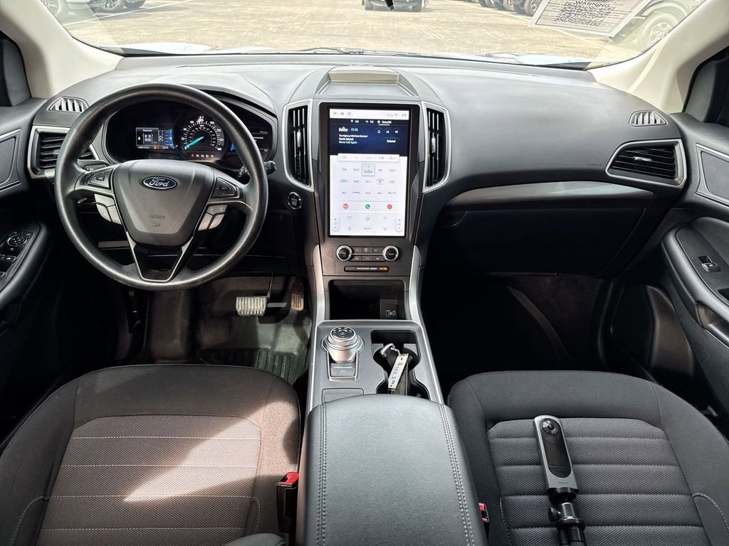Used 2024 Ford Edge SE w/ Black Appearance Package image 10