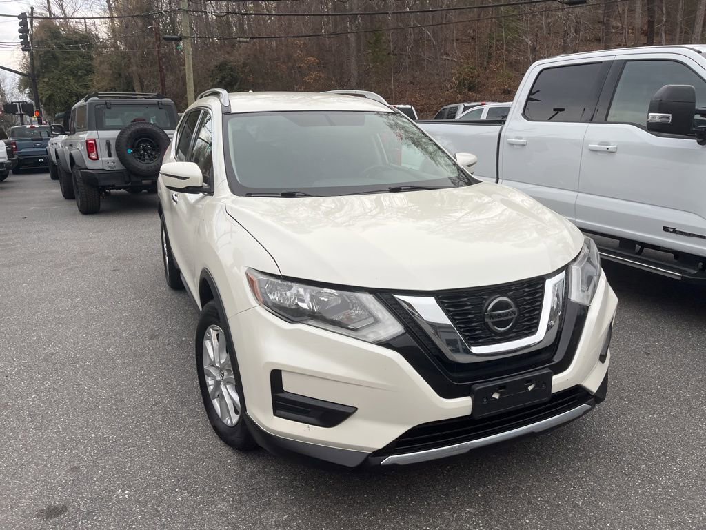 Used 2018 Nissan Rogue SV image 3