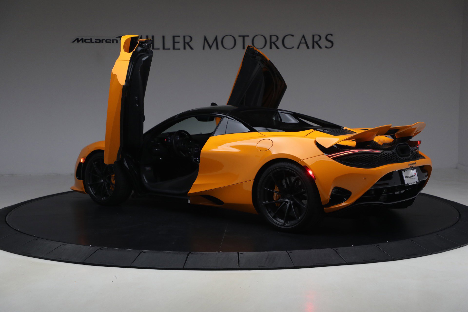 Used 2025 McLaren 750S Spider RWD image 16