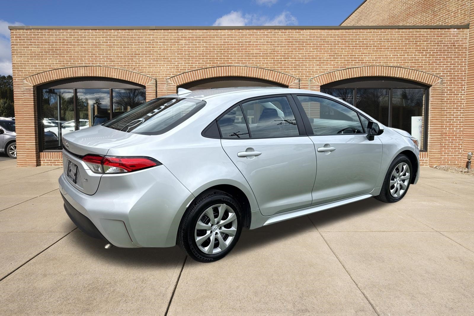 Used 2025 Toyota Corolla LE FWD video 3