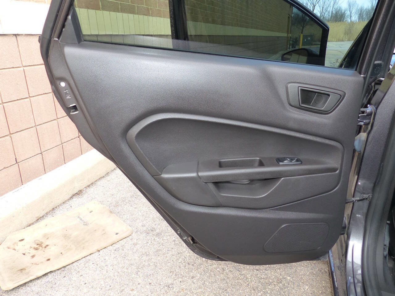 Used 2017 Ford Fiesta SE image 23