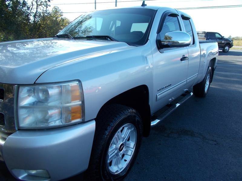 Used 2011 Chevrolet Silverado 1500 LT w/ All-Star Edition AWD/4WD image 8