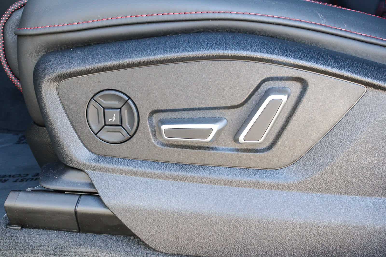 New 2025 Audi RS Q8 performance image 22