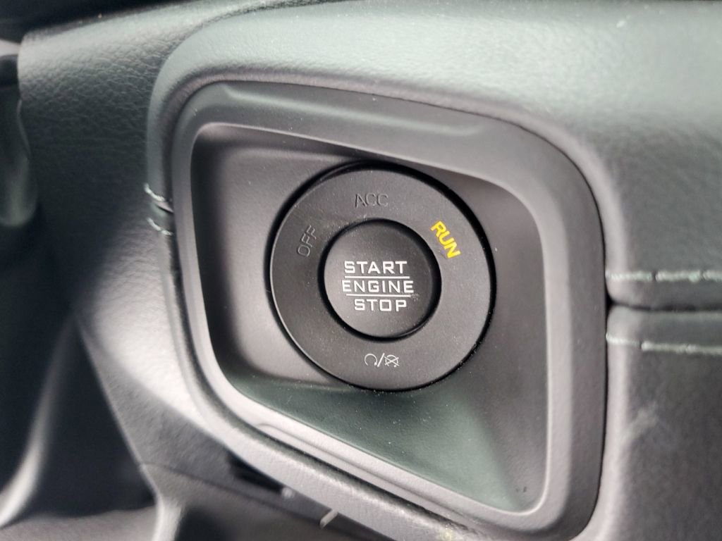 Used 2025 Jeep Wrangler Unlimited Sahara w/ Safety Group image 17