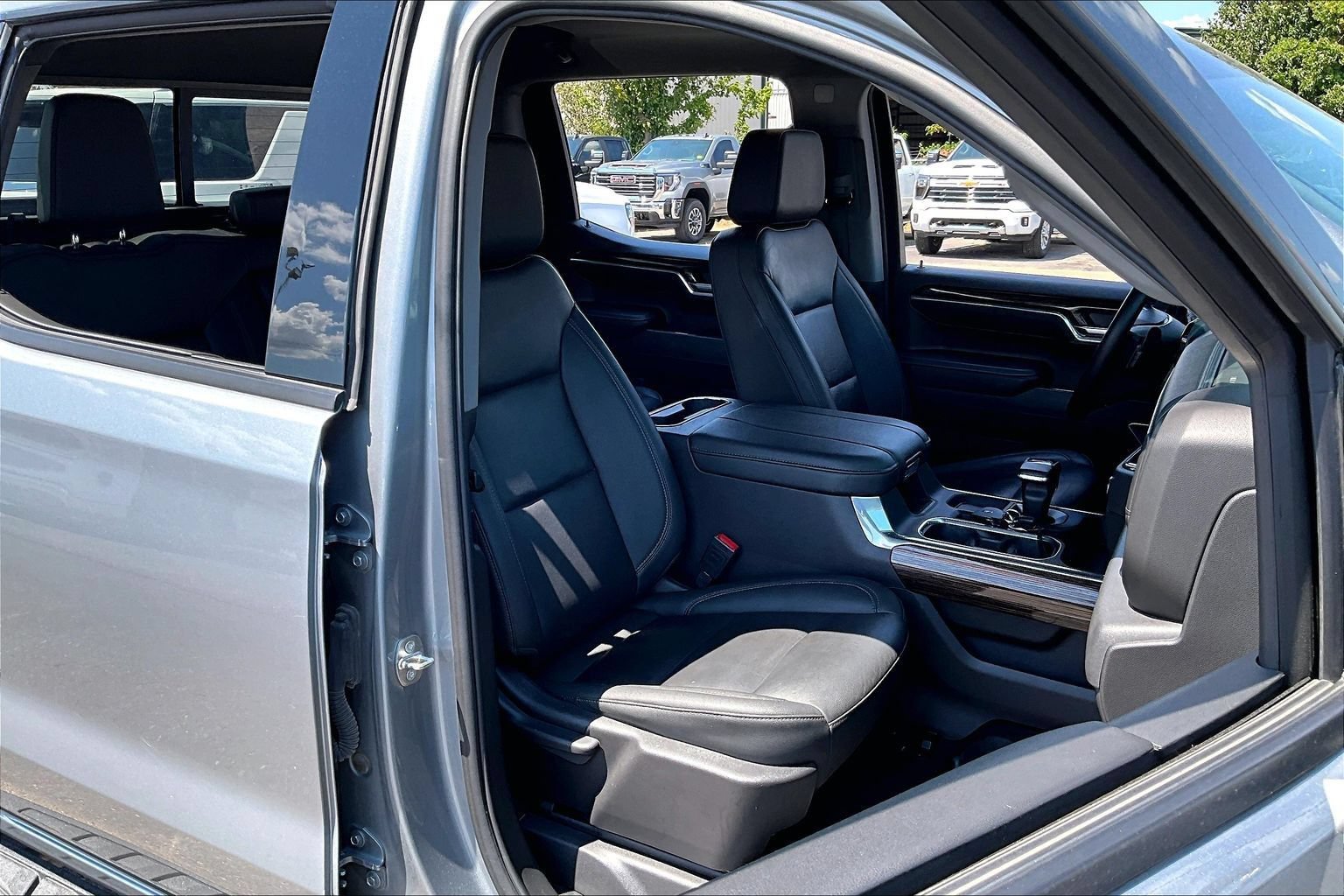 Used 2024 GMC Sierra 1500 Elevation w/ Elevation Premium Package AWD/4WD image 7