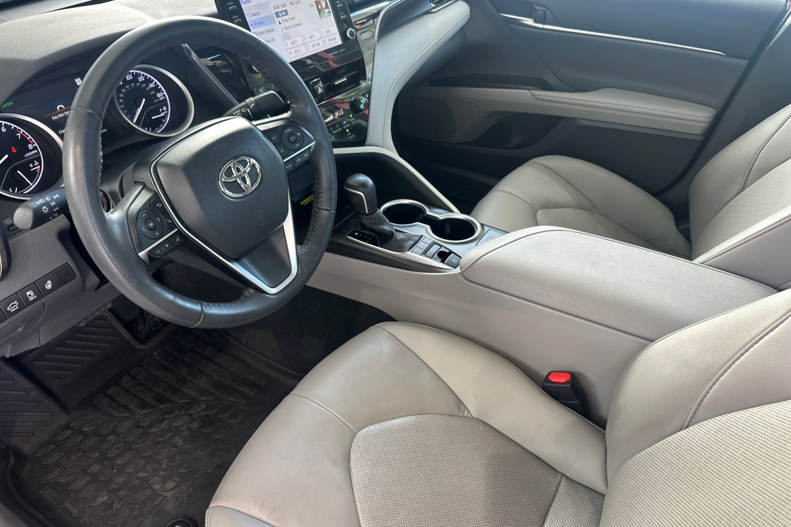 Used 2024 Toyota Camry XLE AWD/4WD image 11