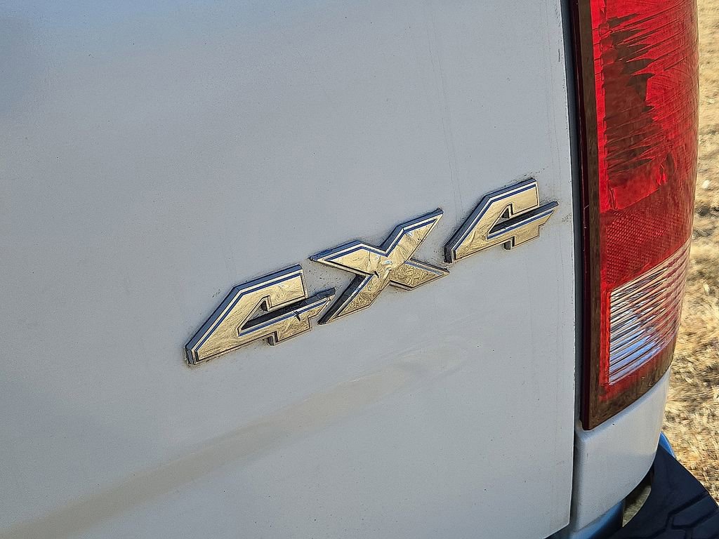 Used 2014 RAM 1500 4x4 Crew Cab w/ Exterior Appearance Group image 14