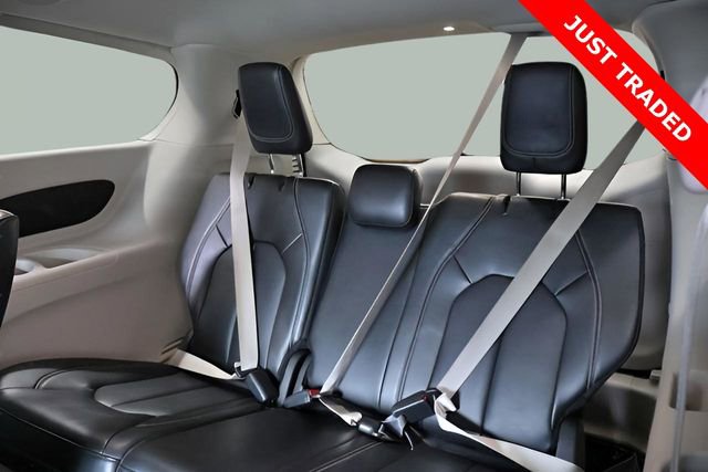 Used 2024 Chrysler Pacifica Touring-L image 20
