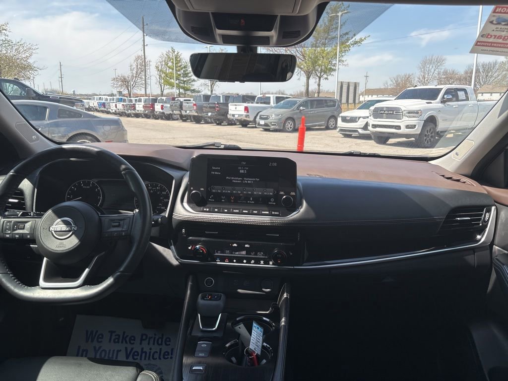 Used 2022 Nissan Rogue SL w/ SL Premium Package image 3