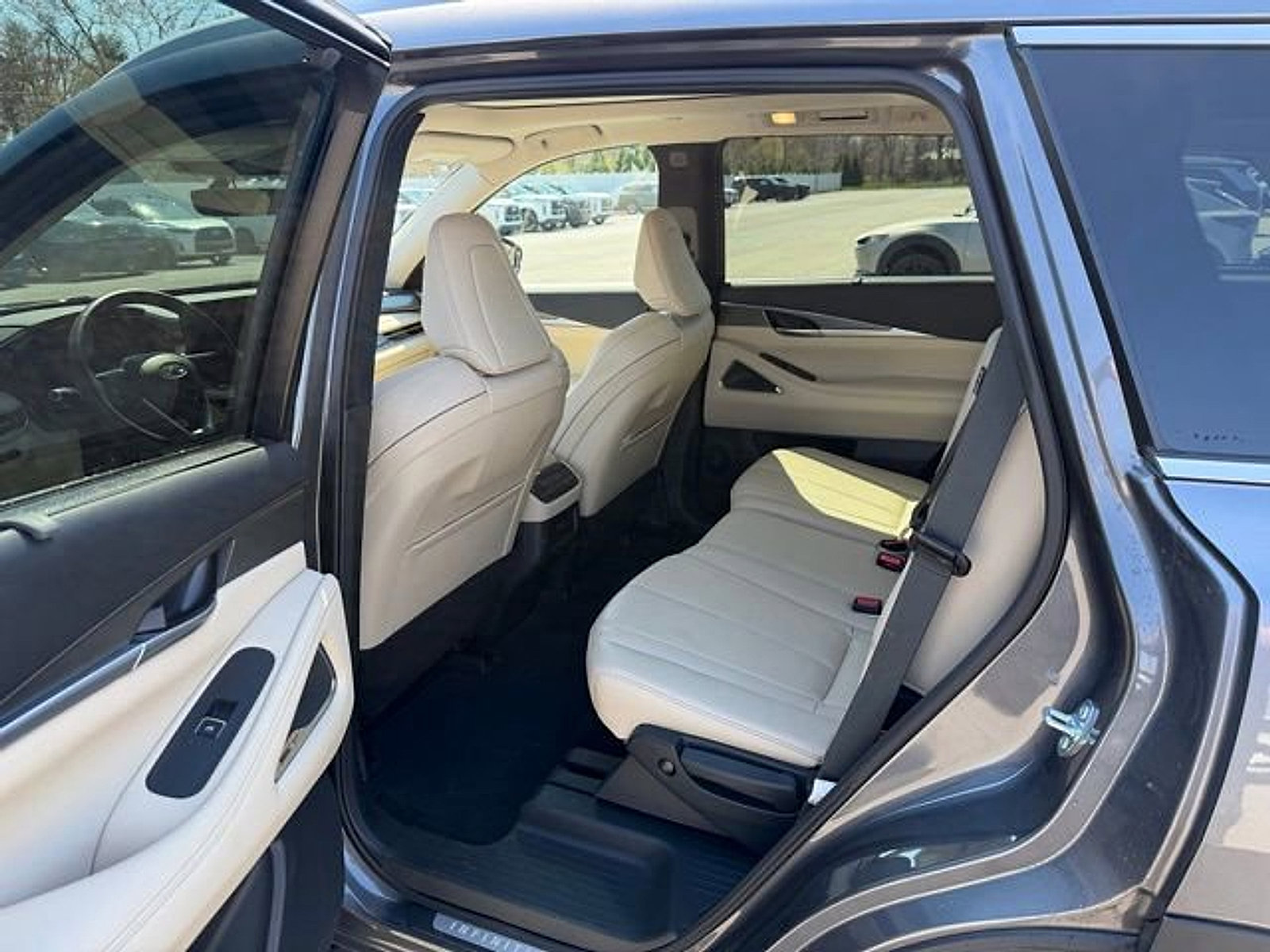 Certified 2025 INFINITI QX60 Luxe image 10