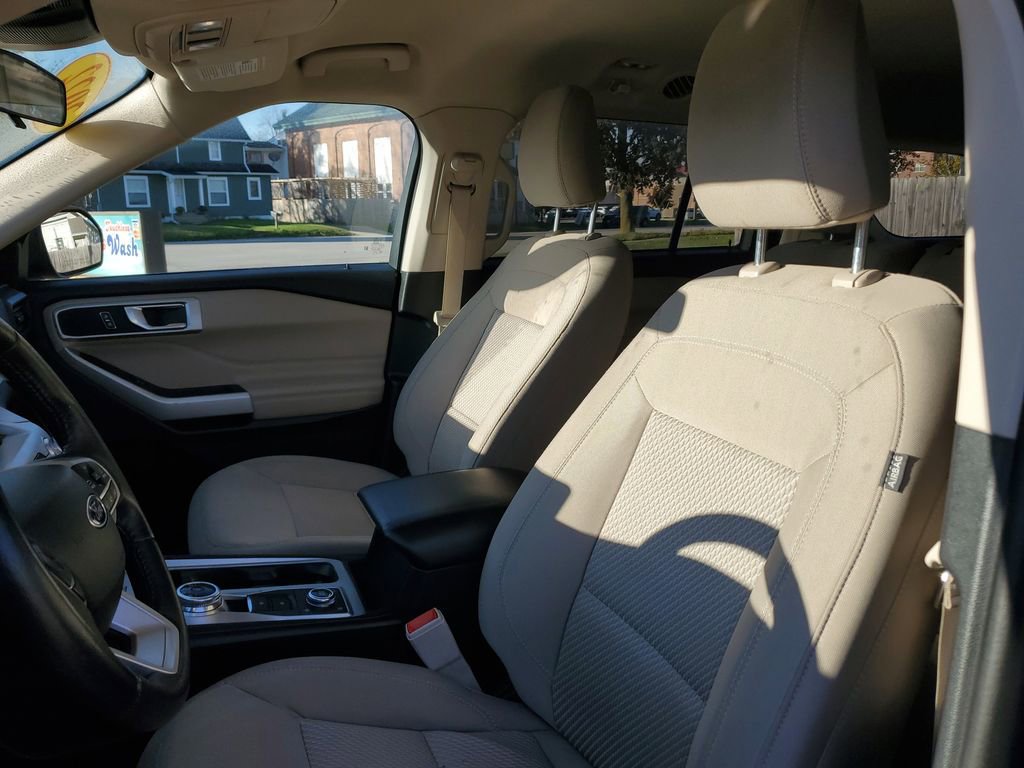 Used 2022 Ford Explorer XLT image 14