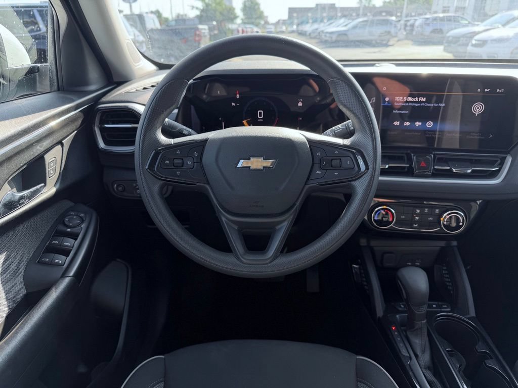Used 2025 Chevrolet TrailBlazer LT AWD/4WD image 22