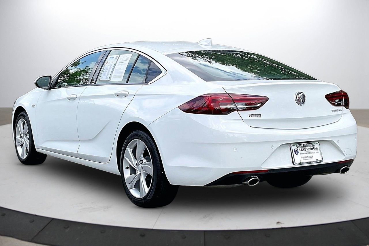Used 2019 Buick Regal Preferred w/ Sights and Sounds Package image 7