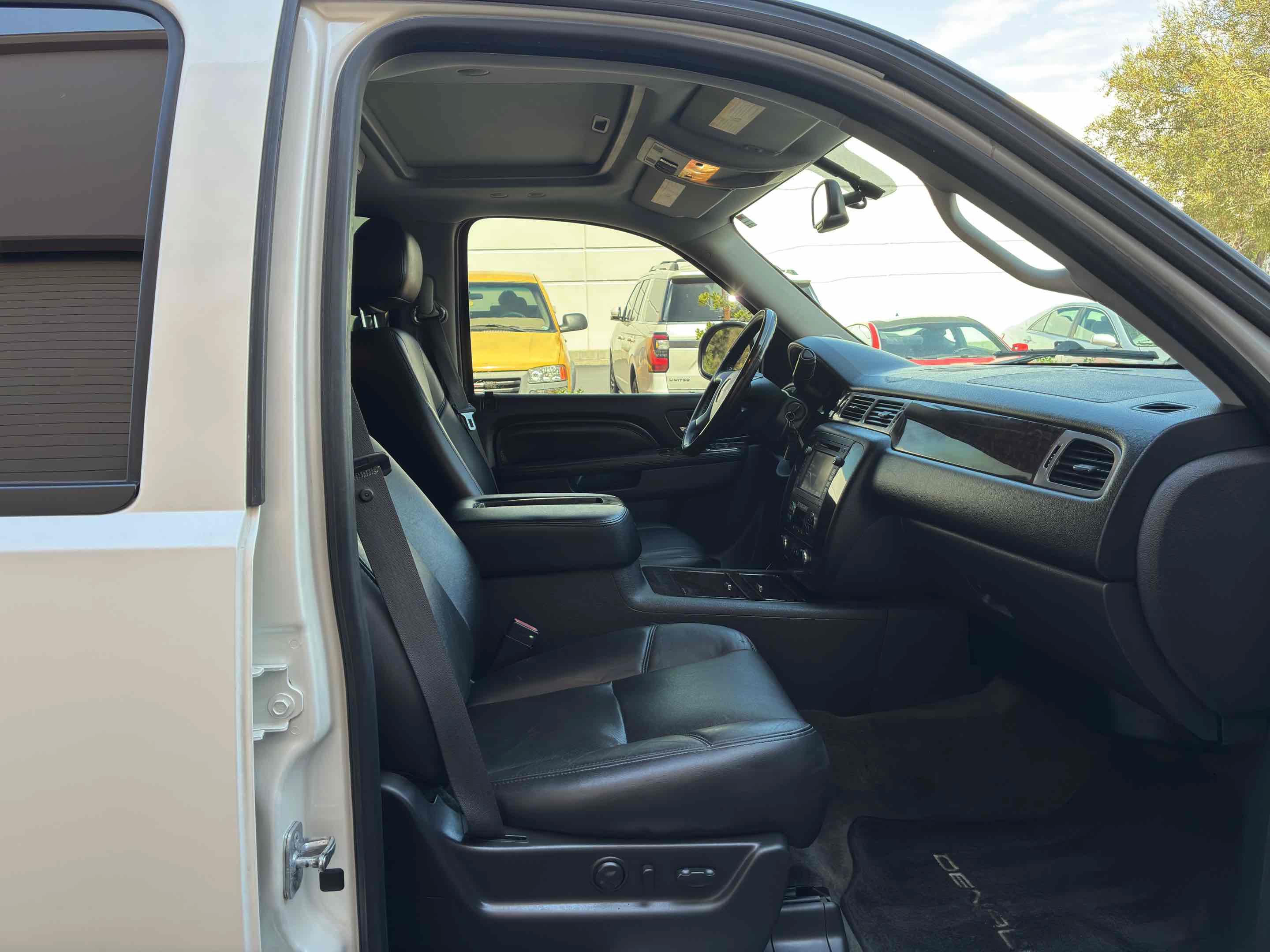Used 2012 GMC Yukon Denali AWD/4WD image 43