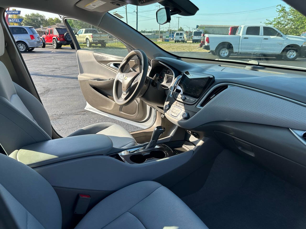 Used 2020 Chevrolet Malibu LS image 14