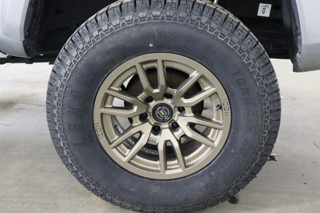 Used 2022 Toyota Tacoma SR5 w/ Technology Package RWD image 36