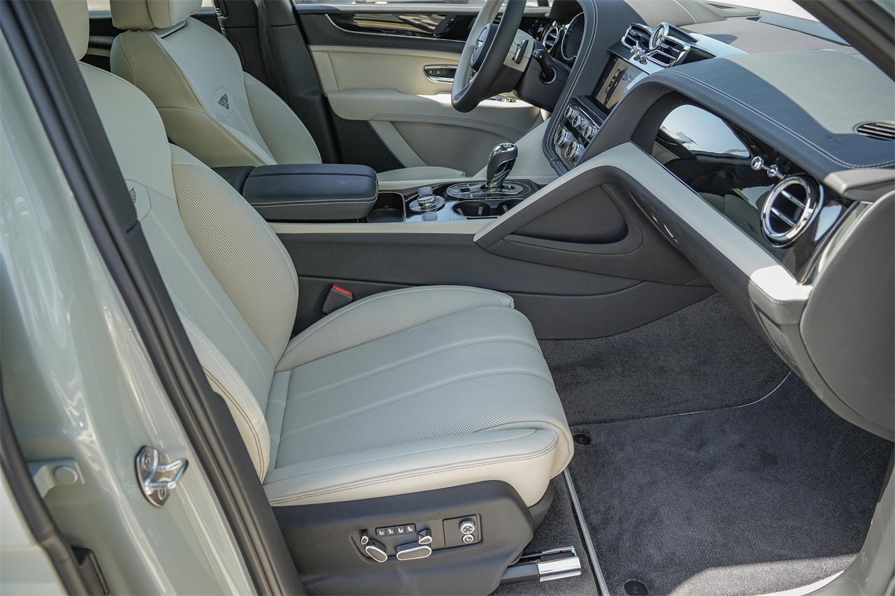 New 2025 Bentley Bentayga Extended Wheelbase image 36