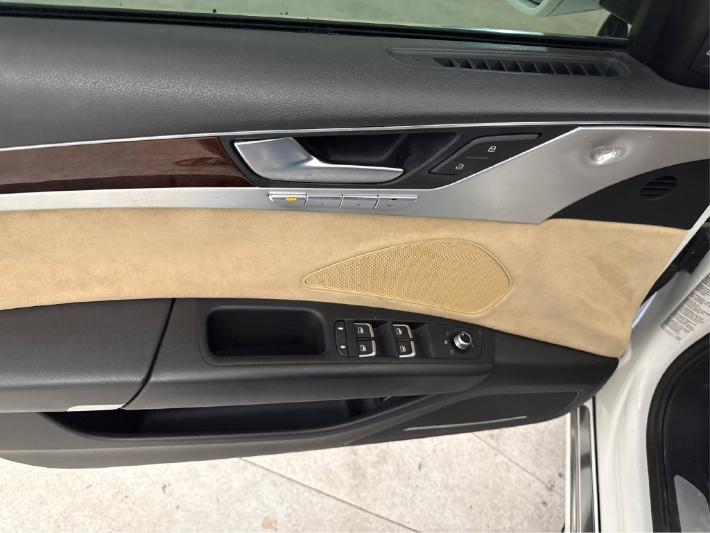 Used 2014 Audi A8 3.0T AWD/4WD image 32