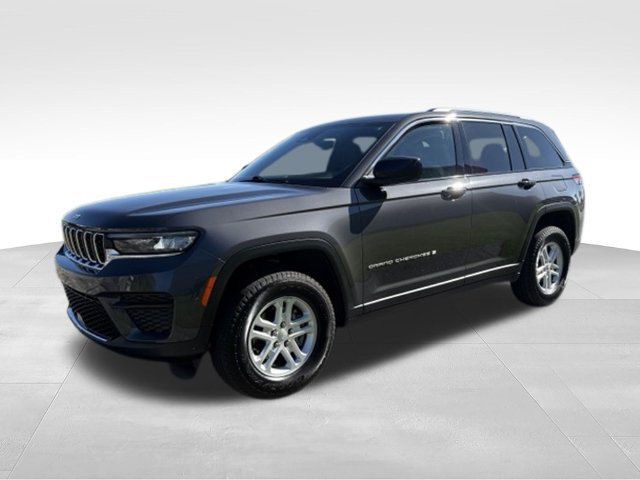 Used 2024 Jeep Grand Cherokee Laredo w/ Luxury Tech Group I AWD/4WD image 10